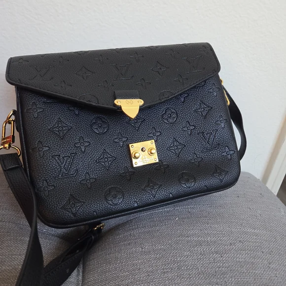 Black Crossbody Bag - Picture 4 of 10